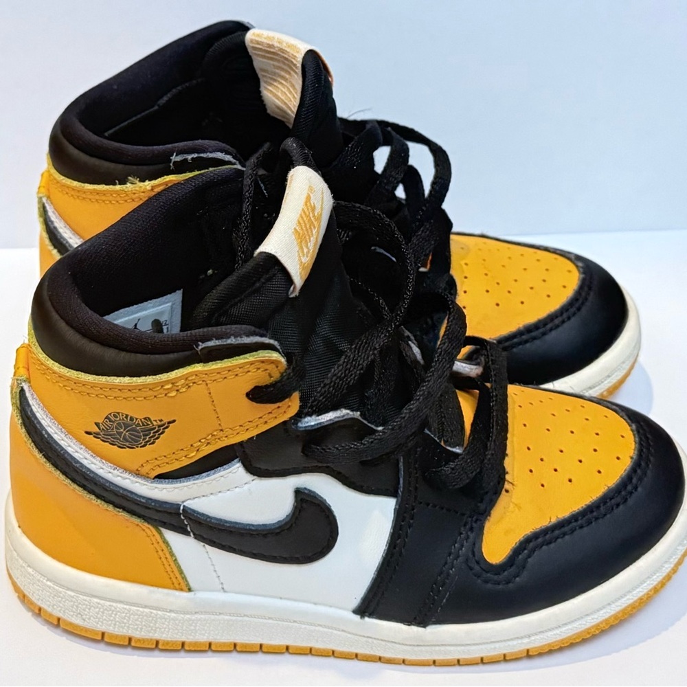 Nike Kids Black, Yellow, and White Sneakers